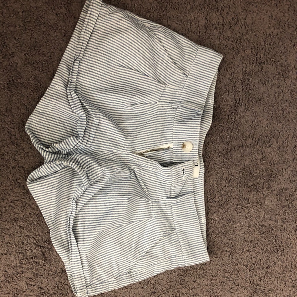 striped shorts l